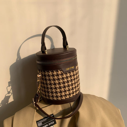 【12Suan Featured】Stylish tote bucket bag with a cross-body cylinder bag over the shoulder